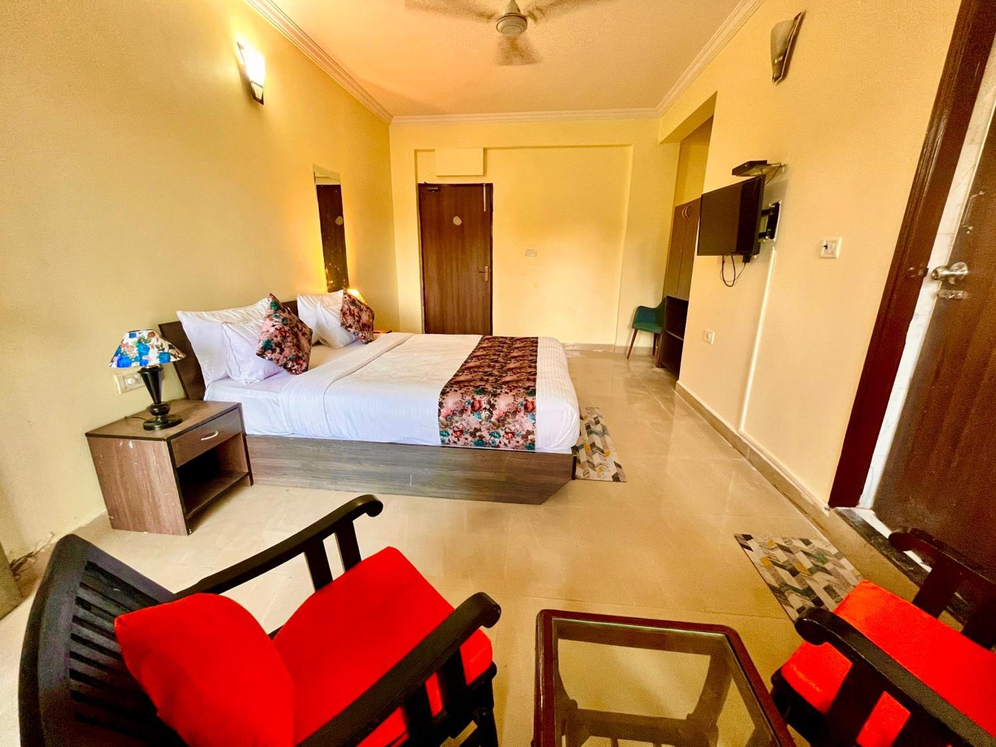 Summer Beach Resort, Goa - #Near Baga Beach #Swimming Pool #Garden #Bar #Lift #Premium Rooms #Property Of The Year #70565-84665 Calangute Exteriér fotografie