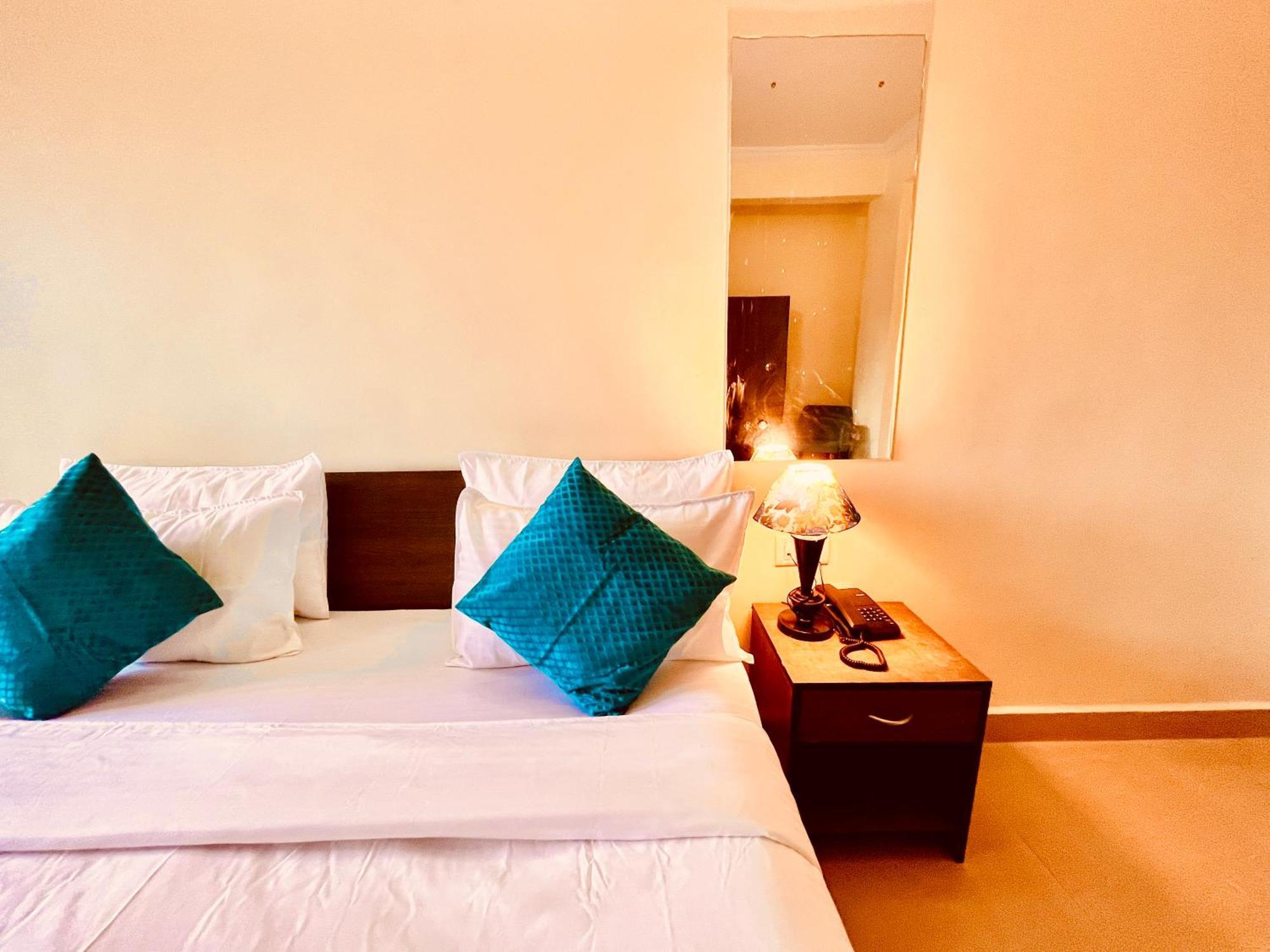 Summer Beach Resort, Goa - #Near Baga Beach #Swimming Pool #Garden #Bar #Lift #Premium Rooms #Property Of The Year #70565-84665 Calangute Exteriér fotografie